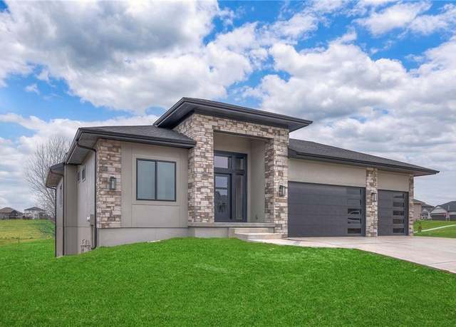 Property at 917 Savannah Ln, Greenwood, MO 64034, 4 beds, 3 baths