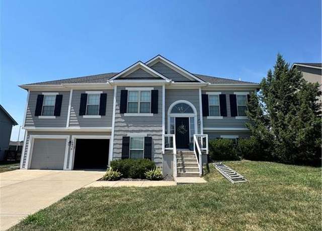 Property at 10930 N Randolph Ave, Kansas City, MO 64157, 4 beds, 3 baths