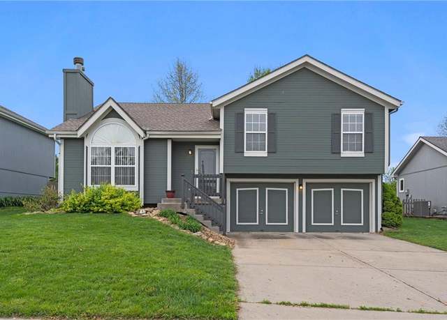 Property at 811 NE 107th Ter, Kansas City, MO 64155, 3 beds, 2 baths