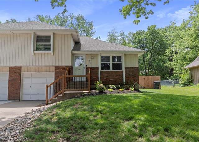 Property at 1601 E Haven Ln, Olathe, KS 66062, 3 beds, 2 baths
