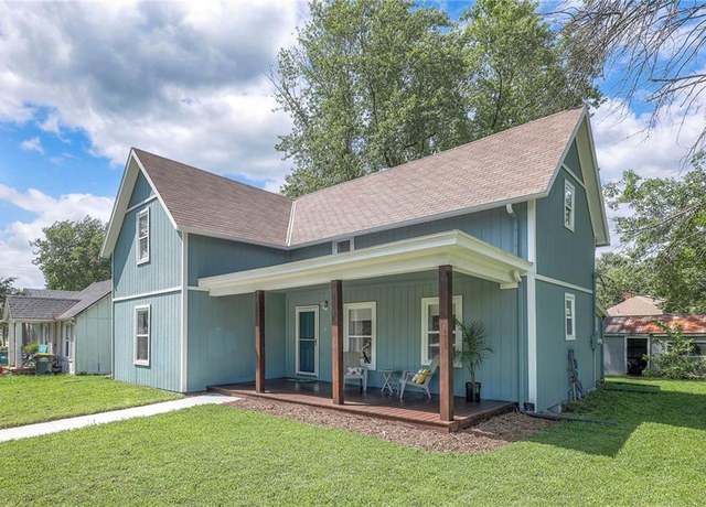 Property at 802 S Second St, Louisburg, KS 66053, 5 beds, 1 bath
