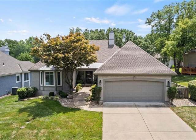 Property at 7925 W 118th Ter, Overland Park, KS 66210, 3 beds, 3 baths