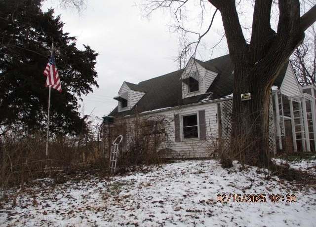 Property at 4881 Shawnee Dr, Kansas City, KS 66106, 4 beds, 2.5 baths