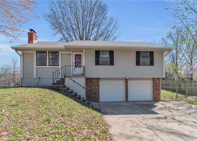 Property at 317 Southbrook St, Liberty, MO 64068, 3 beds, 2.5 baths