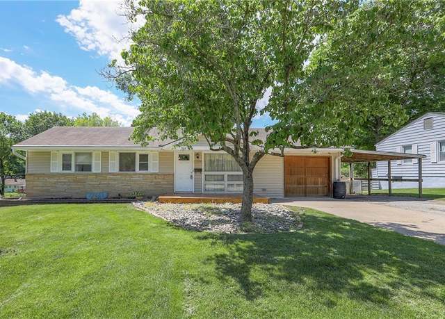 Property at 11205 E 49th St, Kansas City, MO 64133, 3 beds, 1.5 baths