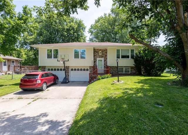 Property at 2905 Ajax Rd, St Joseph, MO 64503, 3 beds, 2.5 baths