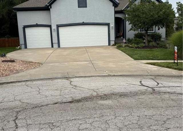 Property at 10214 Polfer Ln, Kansas City, KS 66109, 4 beds, 3 baths