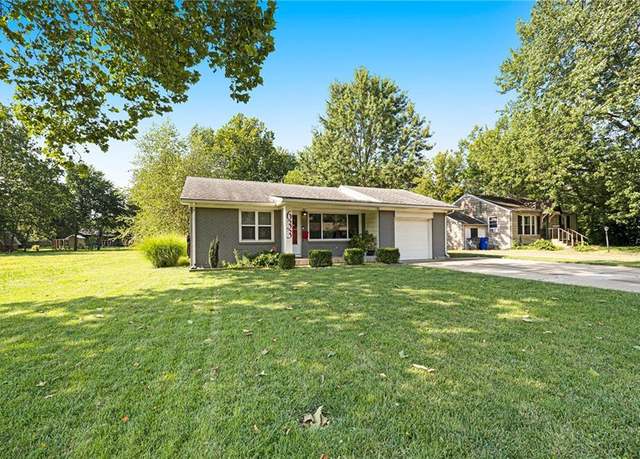 Property at 633 W Elm St, Olathe, KS 66061, 2 beds, 1 bath