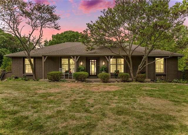 Property at 7018 Woodland Dr, Shawnee, KS 66218, 3 beds, 2.5 baths