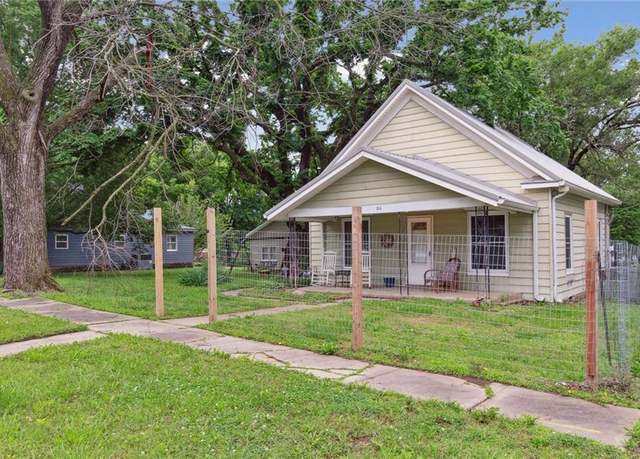 Property at 211 S 4th St, Fredonia, KS 66736, 2 beds, 1 bath