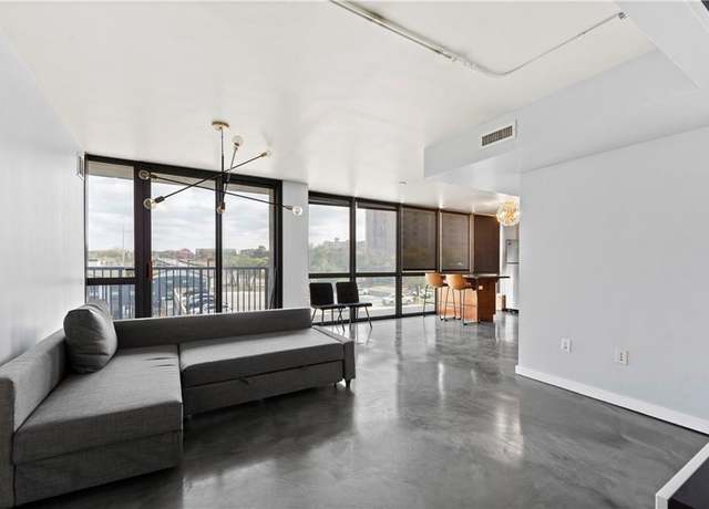 Property at 600 E Admiral Blvd #504, Kansas City, MO 64106, 1 bed, 1 bath