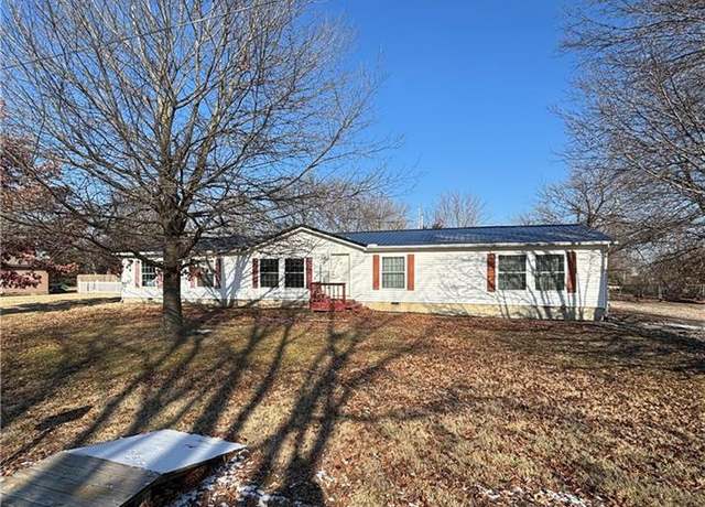 Property at 3303 Pefley Ave, Parsons, KS 67357, 3 beds, 2.5 baths