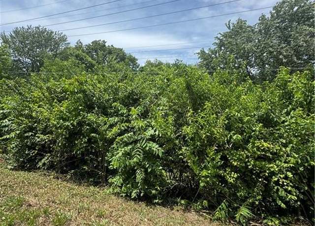 Property at 400 W Murray St, Liberty, MO 64068