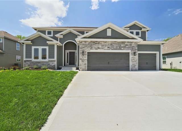 Property at 10318 N Winchester Ave, Kansas City, MO 64156, 4 beds, 2.5 baths