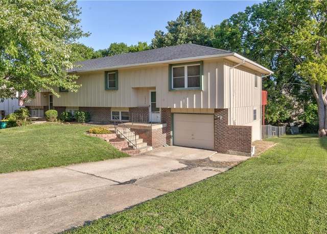 Property at 13304 W 89th Ter S, Lenexa, KS 66215, 2 beds, 2 baths