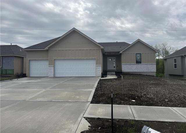 Property at 24821 W 178th Ct, Gardner, KS 66030, 3 beds, 2 baths