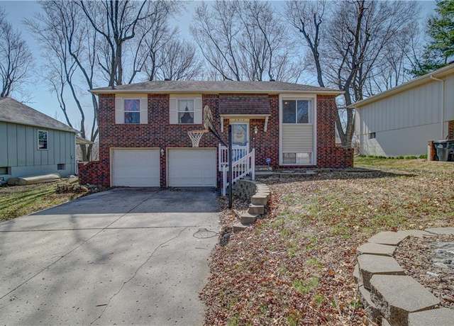 Property at 2912 NW Milford Pl, Blue Springs, MO 64015, 3 beds, 1.5 baths