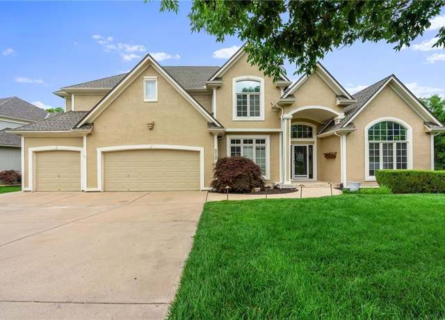 Property at 512 NW Highcliffe Dr, Lee's Summit, MO 64081, 4 beds, 4.5 baths