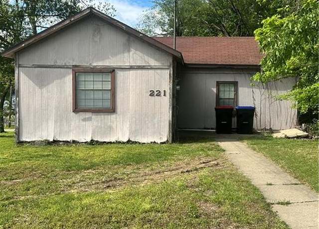 Property at 221 W North St, Warrensburg, MO 64093, 1 bed, 1 bath