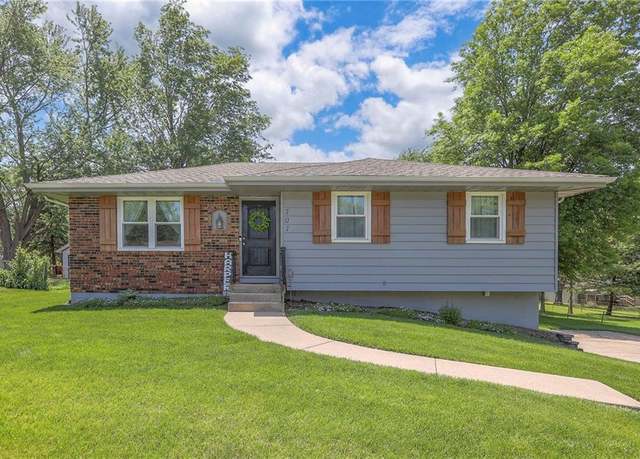 Property at 707 NE 114th Ter, Kansas City, MO 64155, 3 beds, 2 baths