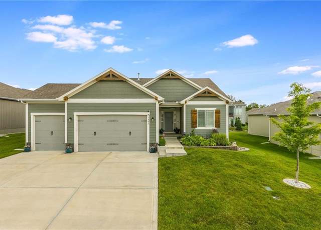 Property at 7495 NW Chambers Ct, Parkville, MO 64152, 4 beds, 3 baths