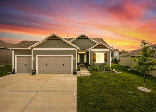 Property at 7495 NW Chambers Ct, Parkville, MO 64152, 4 beds, 3 baths