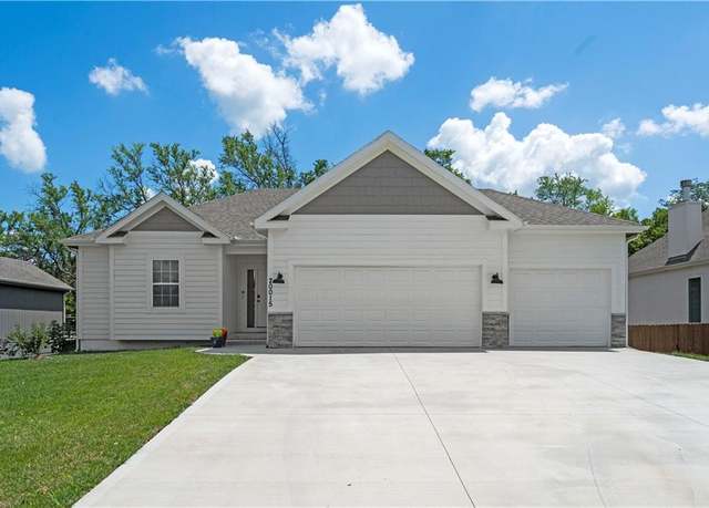 Property at 20015 W 221st St, Spring Hill, KS 66083, 3 beds, 2 baths