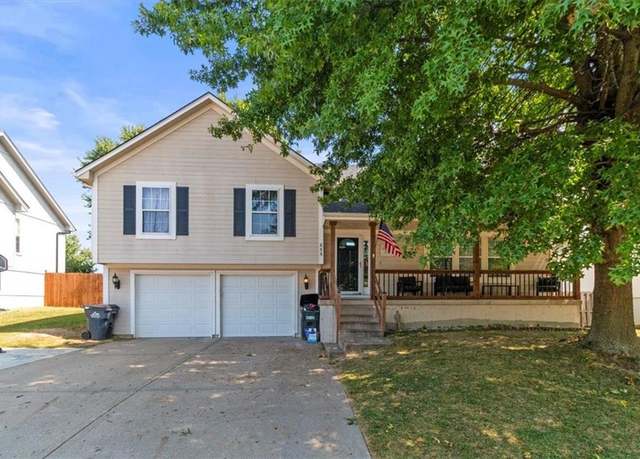 Property at 855 SW Ridgeview Dr, Grain Valley, MO 64029, 3 beds, 2.5 baths