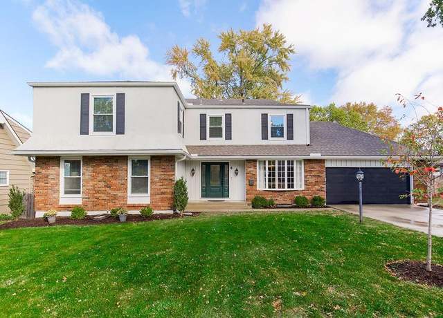 Property at 4 W Bridlespur Dr, Kansas City, MO 64114, 4 beds, 2.5 baths