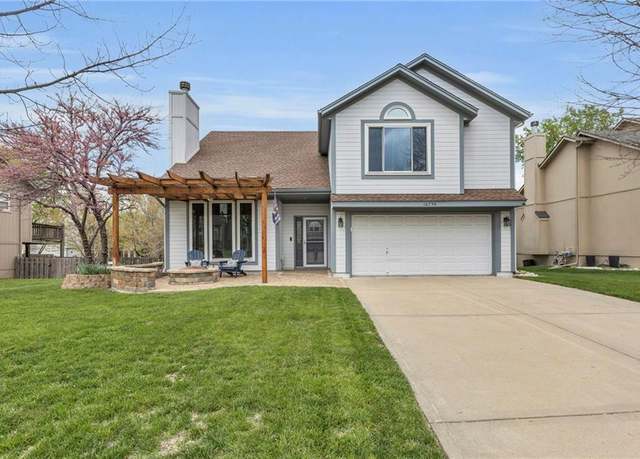 Property at 16754 W 156th Ter, Olathe, KS 66062, 3 beds, 2 baths