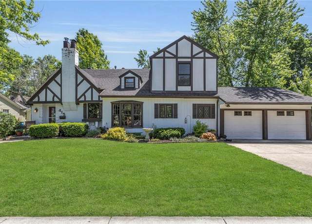 Property at 415 W Franklin St, Liberty, MO 64068, 6 beds, 3 baths