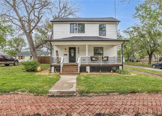 Property at 800 Pacific Ave, Osawatomie, KS 66064, 3 beds, 1.5 baths