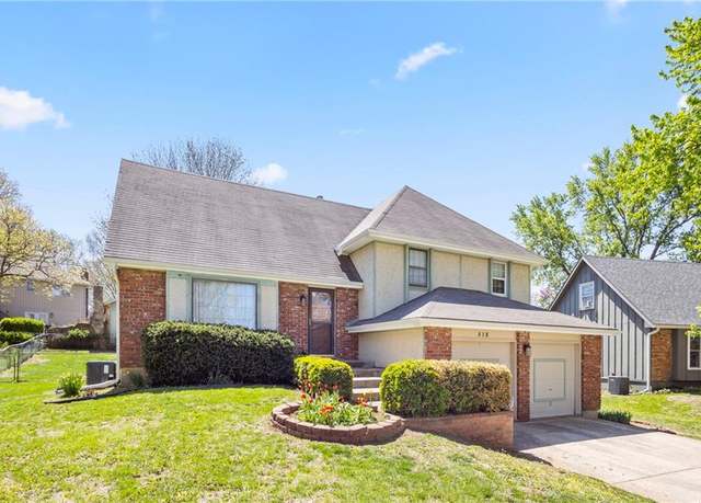 Property at 513 E 126th St, Olathe, KS 66061, 4 beds, 2.5 baths