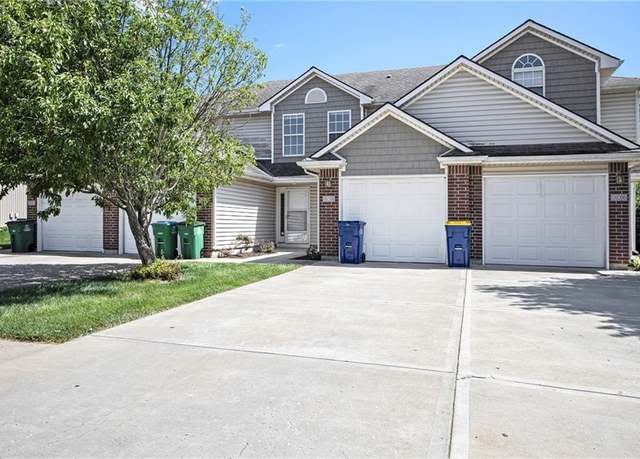 Property at 904 SW Peach Tree Ln, Blue Springs, MO 64064, 2 beds, 2.5 baths