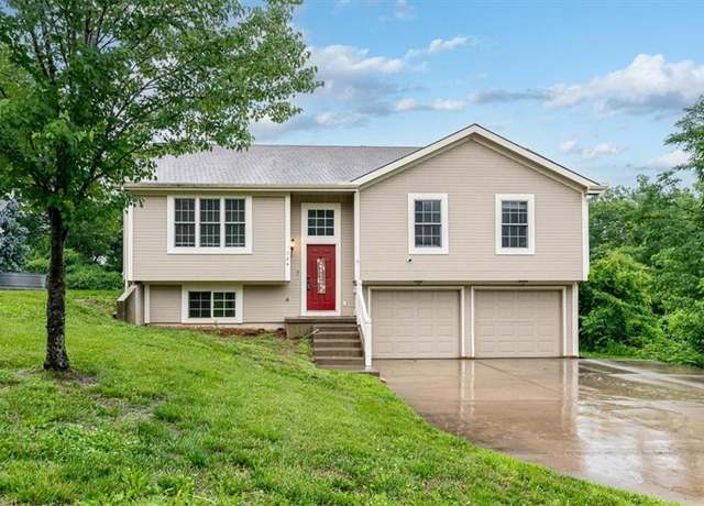 Property at 624 Mcdonald Rd, Leavenworth, KS 66048, 3 beds, 3 baths