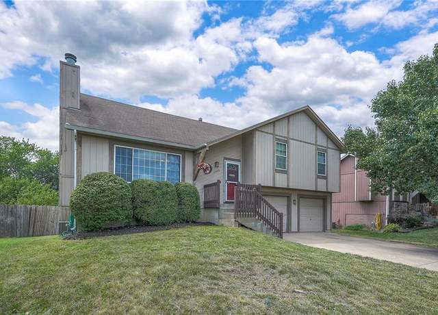 Property at 17470 S Walter St, Gardner, KS 66030, 3 beds, 2 baths