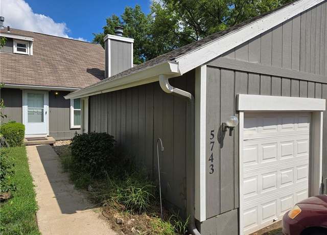 Property at 5743 N London Ave, Kansas City, MO 64151, 2 beds, 1.5 baths