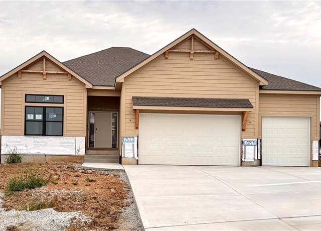 Property at 7602 NE 103rd St, Kansas City, MO 64157, 4 beds, 3 baths