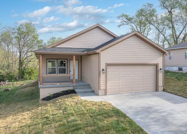 Property at 1006 2nd St, Perry, KS 66073, 3 beds, 2 baths