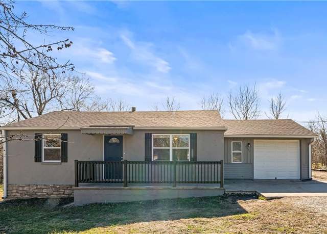 Property at 8001 E 102nd St, Kansas City, MO 64134, 3 beds, 1 bath
