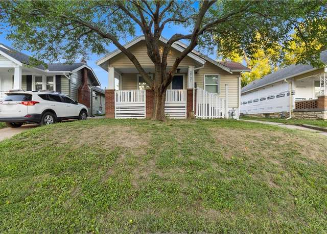 Property at 2721 N 21st St, Kansas City, KS 66104, 2 beds, 1.5 baths
