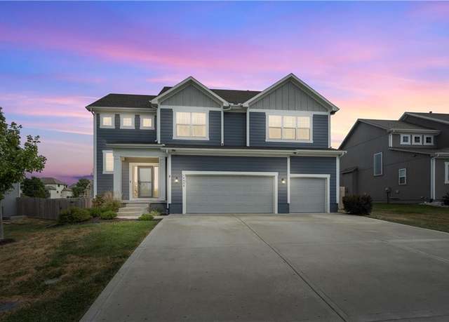 Property at 10605 N Fisk Ave, Kansas City, MO 64154, 4 beds, 3.5 baths