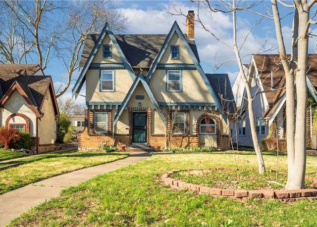 Property at 420 E 75th St, Kansas City, MO 64131, 3 beds, 2.5 baths