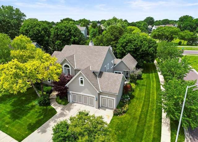 Property at 6205 W 149th St, Overland Park, KS 66223, 5 beds, 4.5 baths