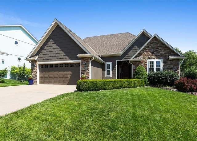 Property at 3910 NE 78th St, Kansas City, MO 64119, 4 beds, 3.5 baths