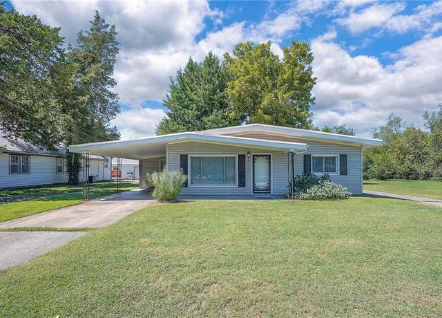 Property at 506 S Hospital Dr, Paola, KS 66071, 3 beds, 1 bath