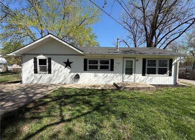 Property at 13012 E 99th St, Kansas City, MO 64138, 3 beds, 2 baths