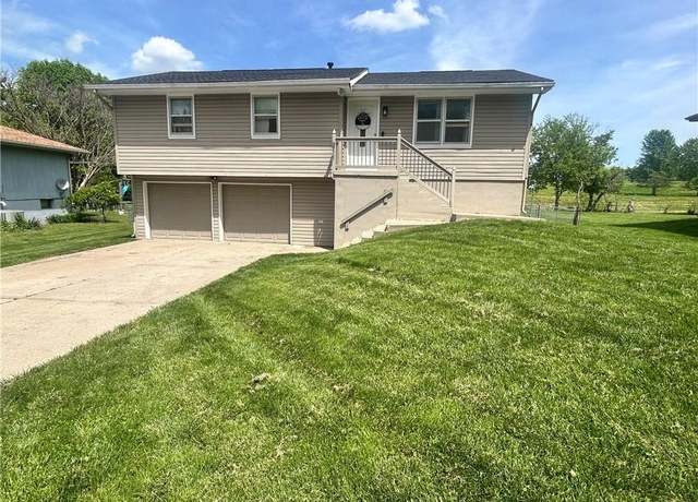 Property at 211 Carla St, Excelsior Springs, MO 64024, 3 beds, 2 baths