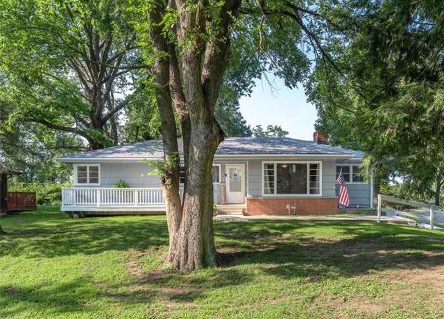 Property at 1035 E Hyde Park Ave, St Joseph, MO 64504, 3 beds, 2 baths