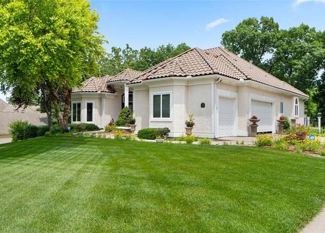 Property at 4405 N Hickory Ln, Kansas City, MO 64116, 4 beds, 3.5 baths